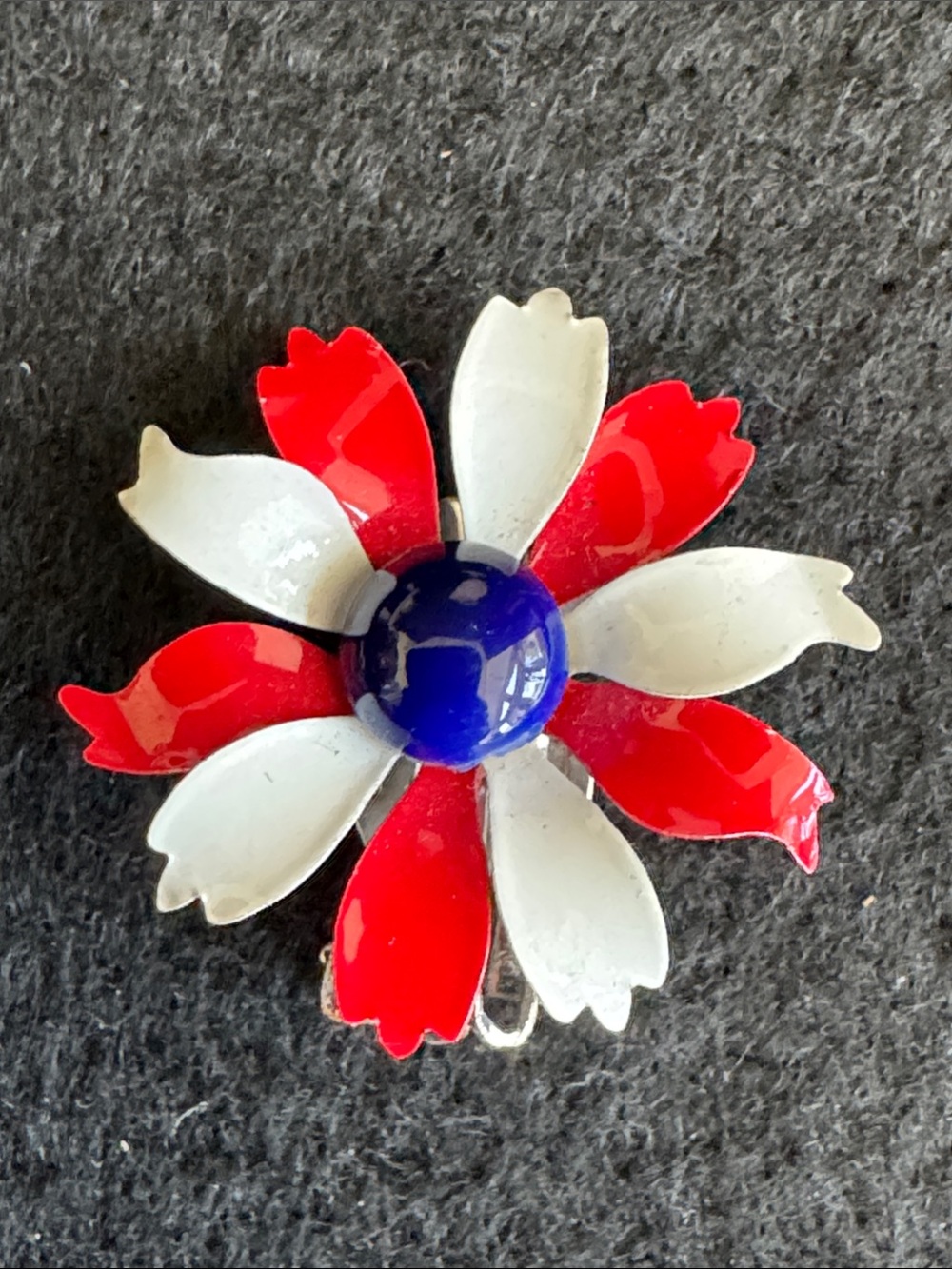 VTG 1960s Mod Red White Blue Enamel Daisy Clip on Earrings - Picture 4 of 6